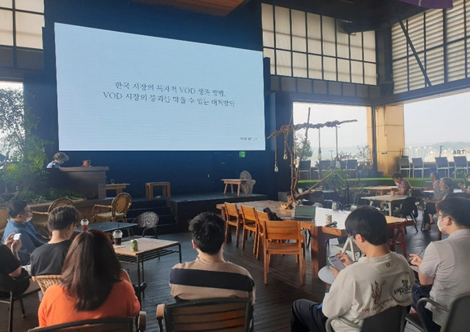 영화수입배급사협회, 왓챠-웨이브 등 국내 OTT 서비스 중단 결정.. 넷플릭스는?