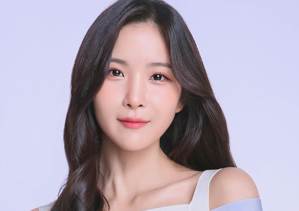 레인보우 출신 조현영, '연애는 귀찮지만'에서 스튜어디스로 변신
