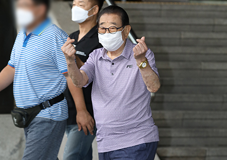 [포토] 송해, 퇴근길 하트