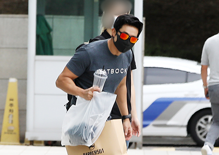 [포토] 이근 대위, 취채진 향한 인사