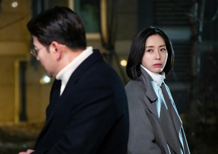 ‘우아한 친구들’ 송윤아X배수빈, 한밤중 재회… 반전 거듭하는 최종회 ‘기대감 UP’