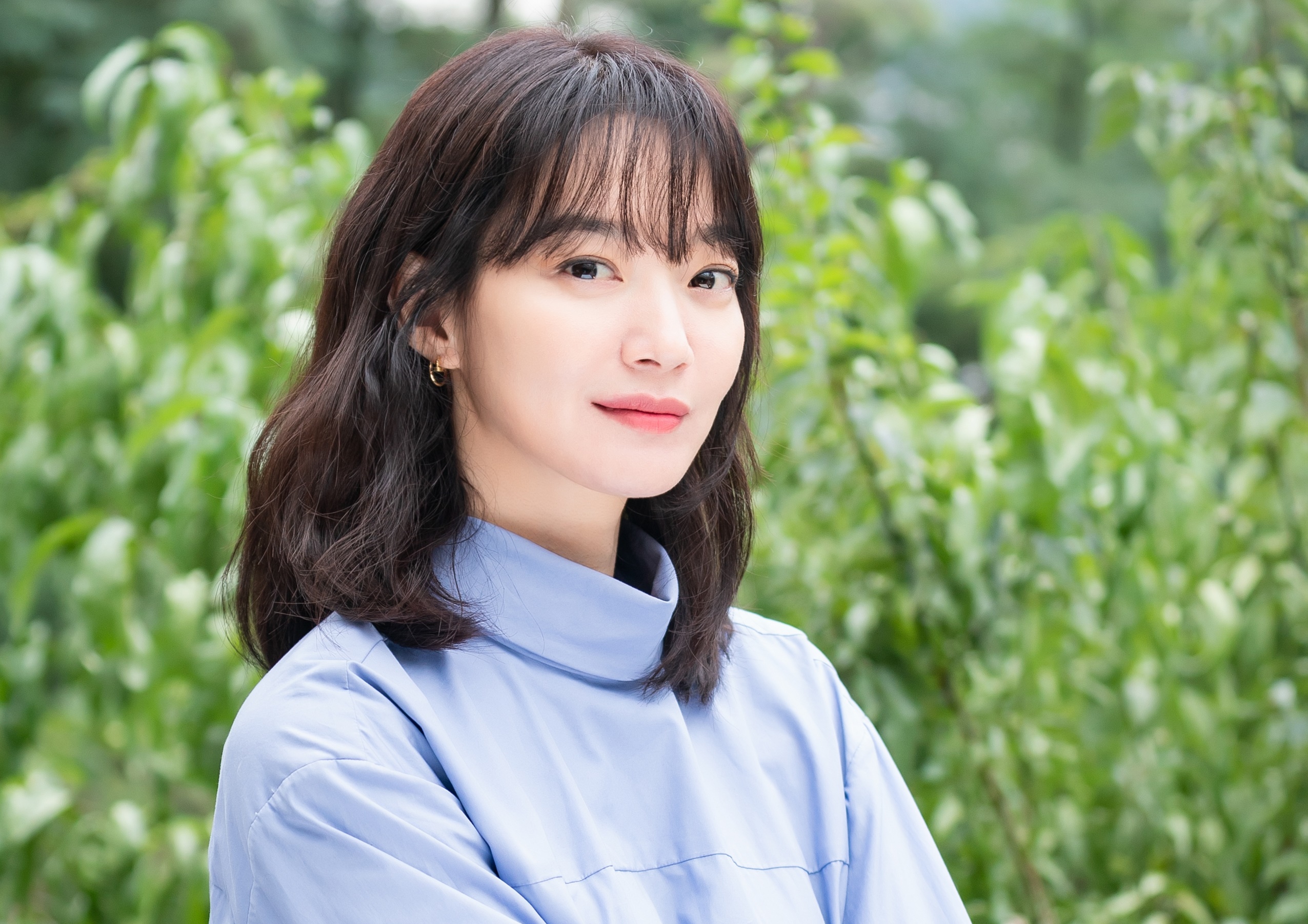 [人스타] 신민아 "어느새 데뷔 20년차, 김우빈과 서로의 작품 응원중"