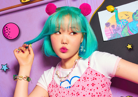 AKMU 이수현, 첫 솔로곡 ‘ALIEN’ 크레딧 포스터 공개… 이찬혁 작사·작곡 기대감 UP