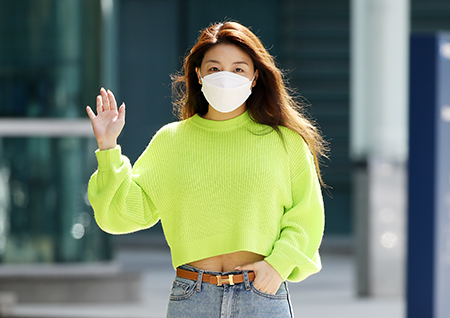 [포토] 에일리, 시선 사로잡는 형광색 스웨터