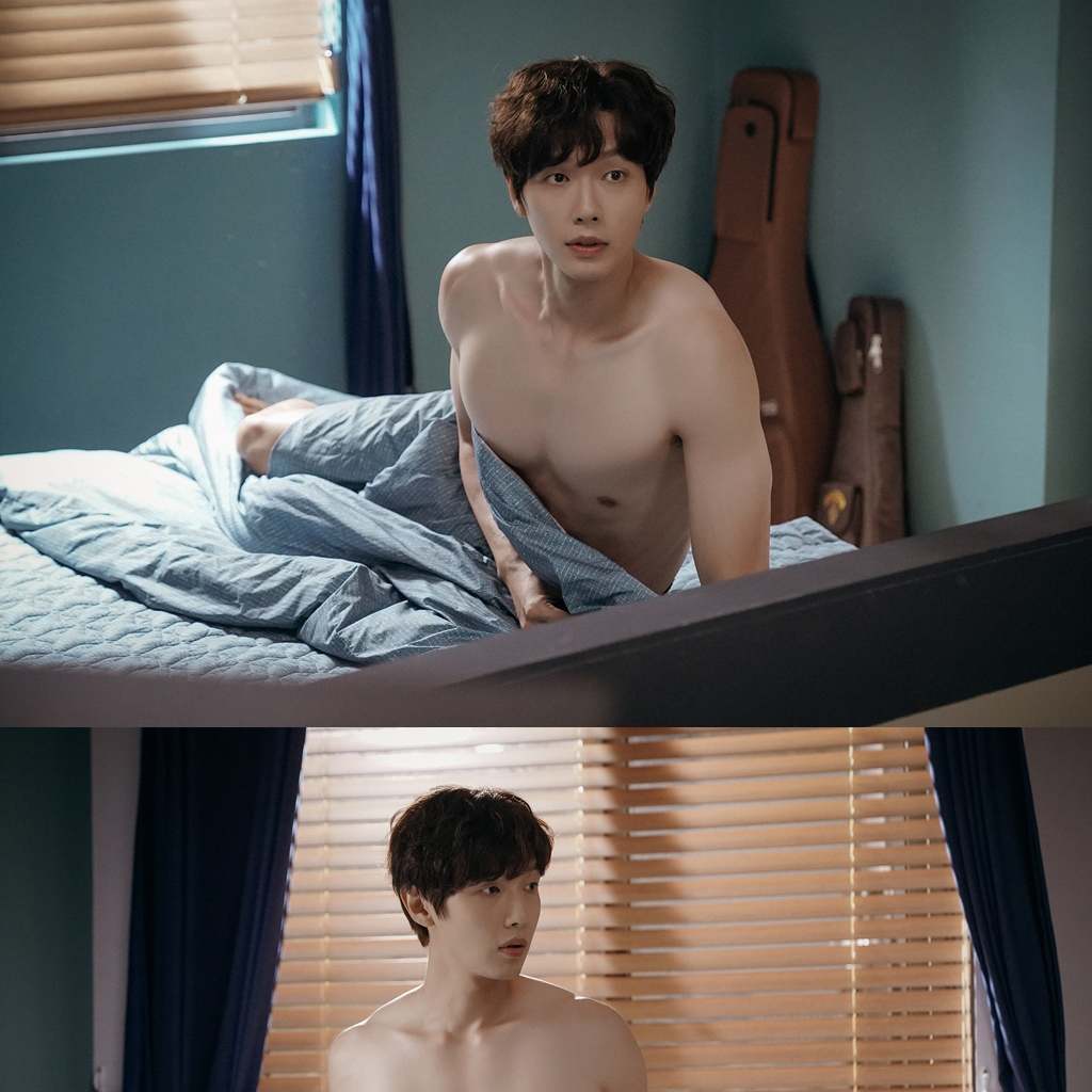 ‘연애는 귀찮지만..’ 지현우, 상의 탈의 ‘멍뭉미+섹시미 오가는 매력男’ 연예뉴스 이미지