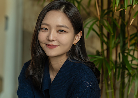 [人스타] 이솜 "90년대 인물 연기, 캐릭터 표현에서 외적부분은 완전 만족!"