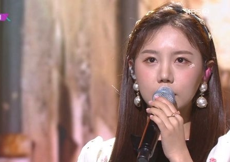 송하예, '뮤직뱅크'서 '행복해' 열창