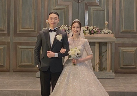 비와이, 결혼식 사진 공개… 쌈디-그레이-개코 축하 릴레이 [인스타]