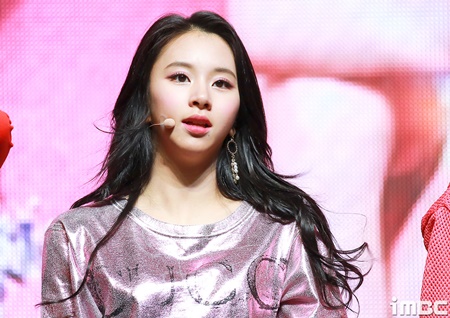 트와이스 채영, 타투이스트 침화사와 열애설…JYP "입장 無" [공식입장]