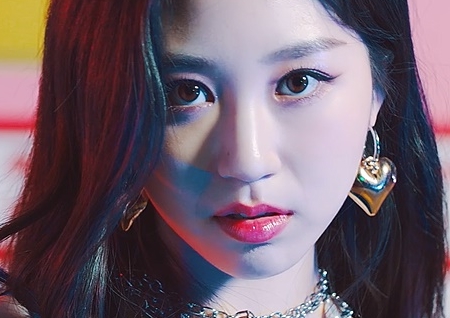 블링블링 'G.G.B(지지비)', 수능금지곡?…중독성 극강 후렴구