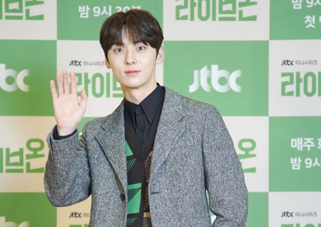 '라이브온' 황민현 "주연은 처음…첫날 긴장 많이해 아쉽다" 