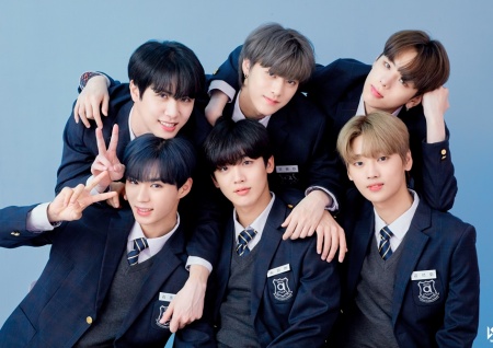 위아이, 6人 6色 매력 담긴 '2021 시즌그리팅' 출시… 청량美로 글로벌 팬심 정조준