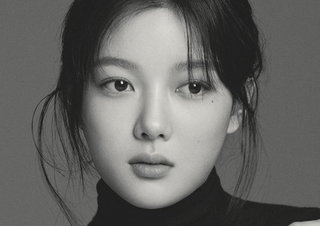 배우 김유정, 청초·고혹·성숙 새 프로필 [화보]