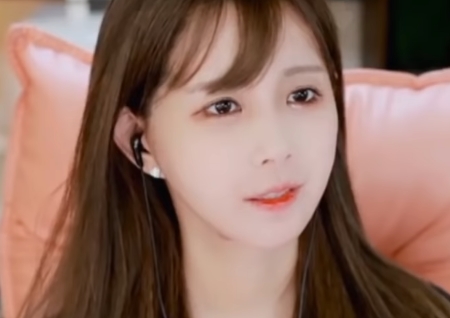 [소셜iN] BJ김이브vs윰댕, 설전+폭로+저격→재접전→화해