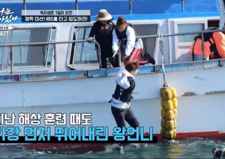 '나는 살아있다' 김성령 "내가 들어 갈게"… 멤버들 위해 바닷 속 입수 감행