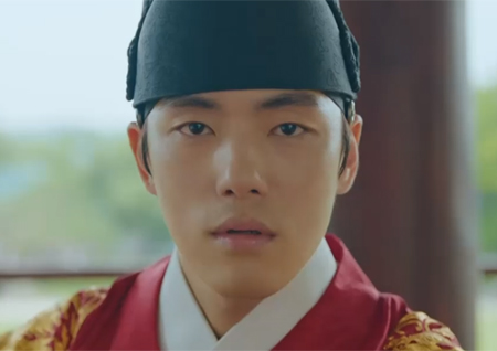 '철인왕후' 김정현, 19금 서책 들켜..신혜선 "조선시대 색마!"