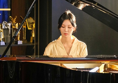 '펜트하우스' 김소연, 천서진 고혹 매력 담긴 스틸 '눈길'