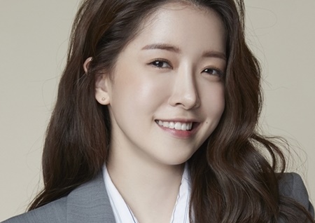 정인선, 새 프로필로 다채로운 매력 발산 [화보]