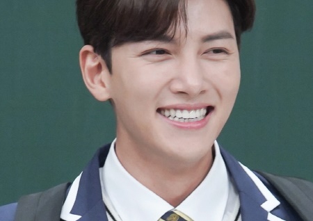 지창욱, '아는형님'서 김민석·류경수와 반전 예능감 발휘