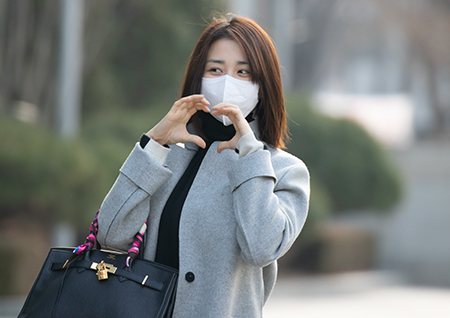 [포토] 박하선, 수줍게 하트