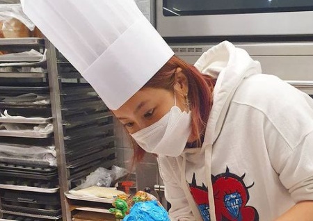 솔비, 케이크 디자인 표절 논란→시식 퍼포먼스 