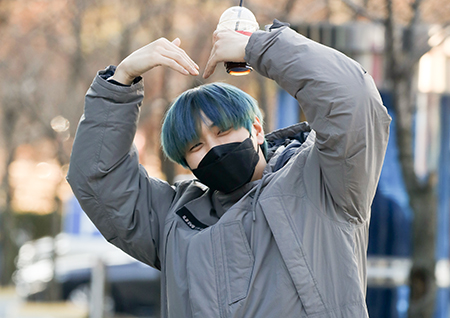 [포토] 산들, 훈훈하게 하트