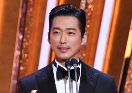 '2020 SBS 연기대상' 남궁민, 대상 수상… ♥진아름 언급 눈길 [종합]