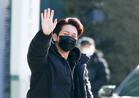 [포토] 김수찬, 멋진 손인사