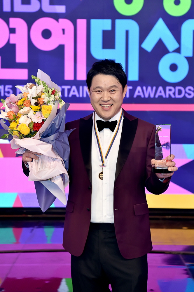 '2015 MBC 방송연예대상' 데뷔 22년만에 첫 대상 받은 김구라!