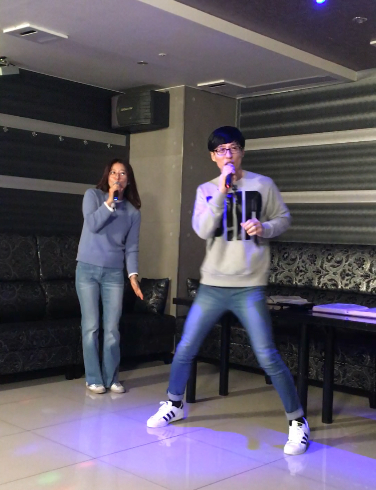 <무한도전> 유재석-김희애 특급 노래방 콜라보! 막춤까지?