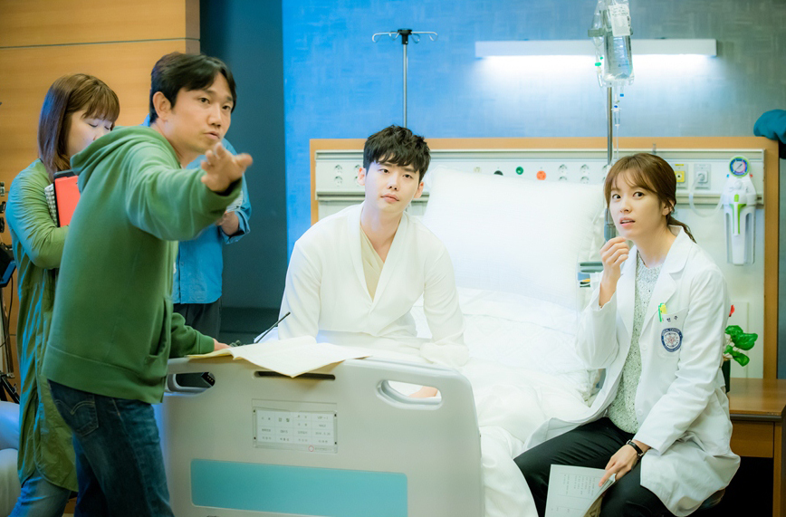 짜임새 있는 대본&연출로 시청자 사로 잡은 〈W(더블유)〉, 2주 연속 화제성 1위!