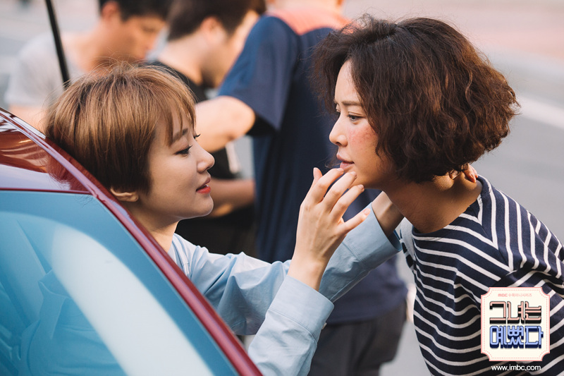 [드라마 대 드라마] '타인'이 되고 싶은 두 여자, <불야성> VS <그녀는 예뻤다> 