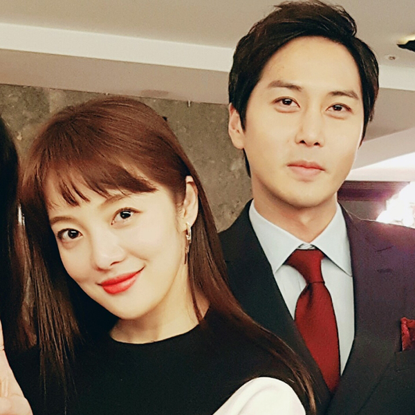 <불어라 미풍아> 셀카 공개한 황보라, 뒤에 '훈남' 누구?