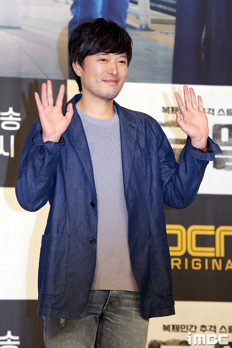 [포토] 정재영, '매력적인 손인사'