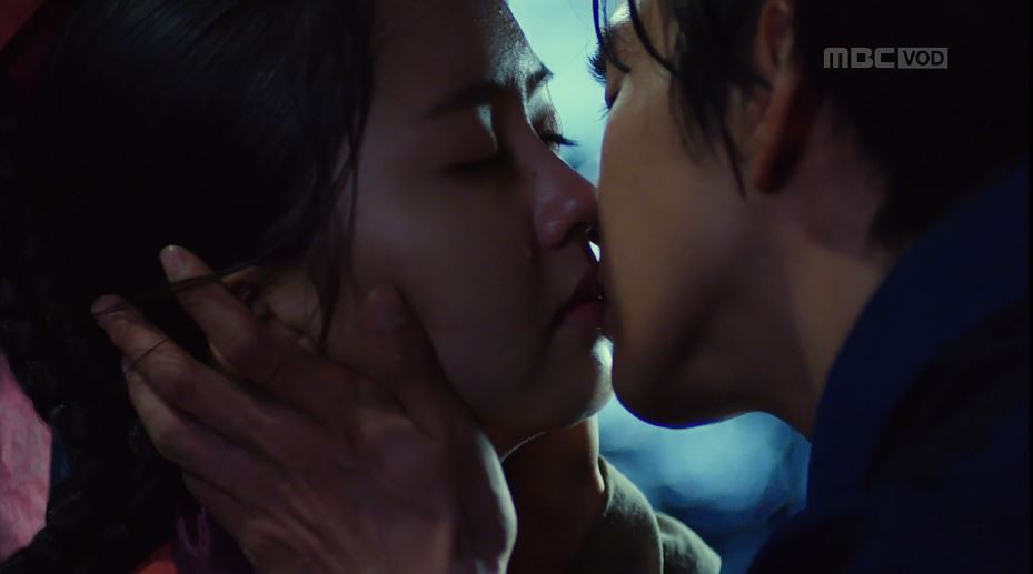 [군주 리뷰] 유승호♥김소현 사랑 확인 ‘키스’··· 불안해진 엘, 선전포고!