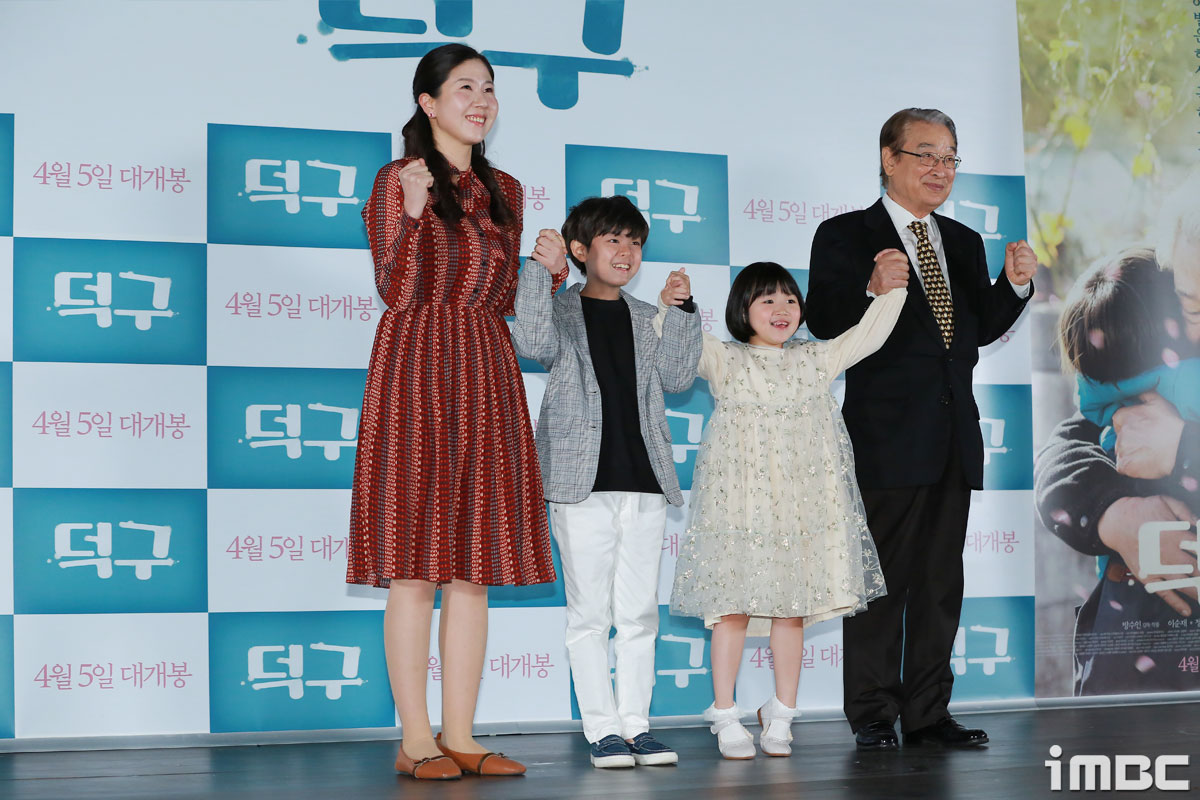 [포토] '덕구' 정수인 감독과 손에 손 잡고 화이팅!