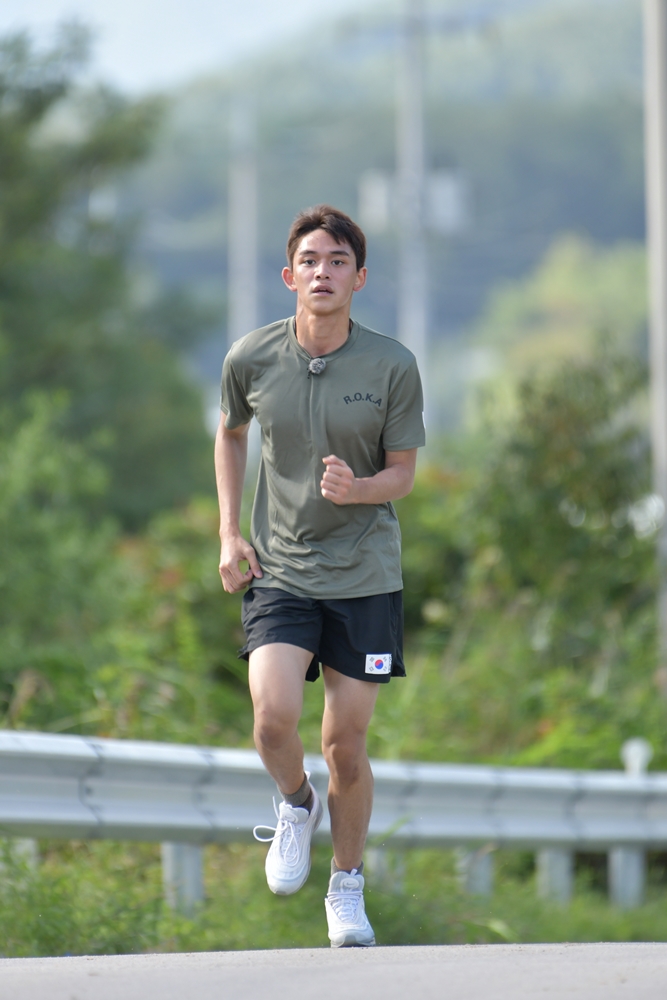 '진짜사나이300' 라비-셔누-루카스, 상남자 아이돌 3인방의 체력 평가 현장 공개