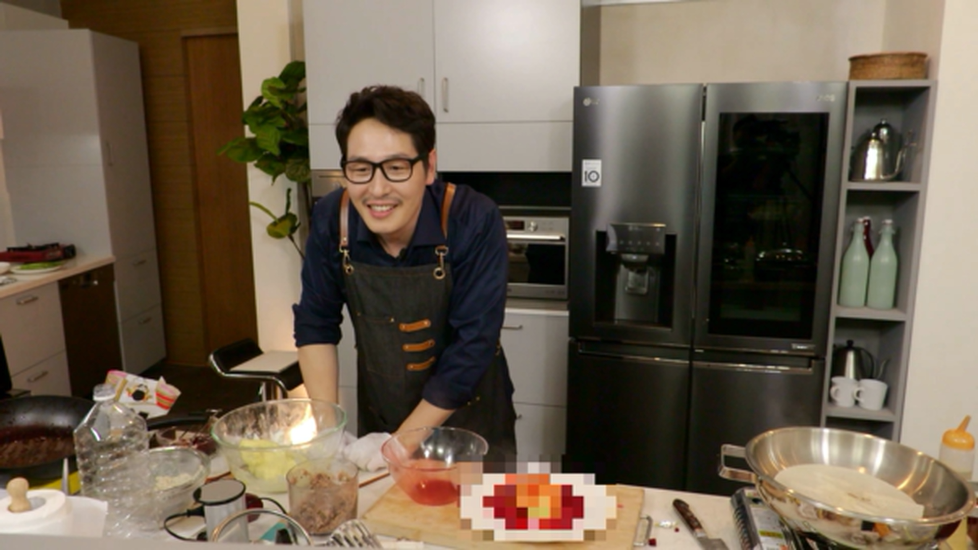 '마리텔V2' 김풍, '지옥에서 온 달걀' 창조? 충격적 비주얼에 안유진 '경악'