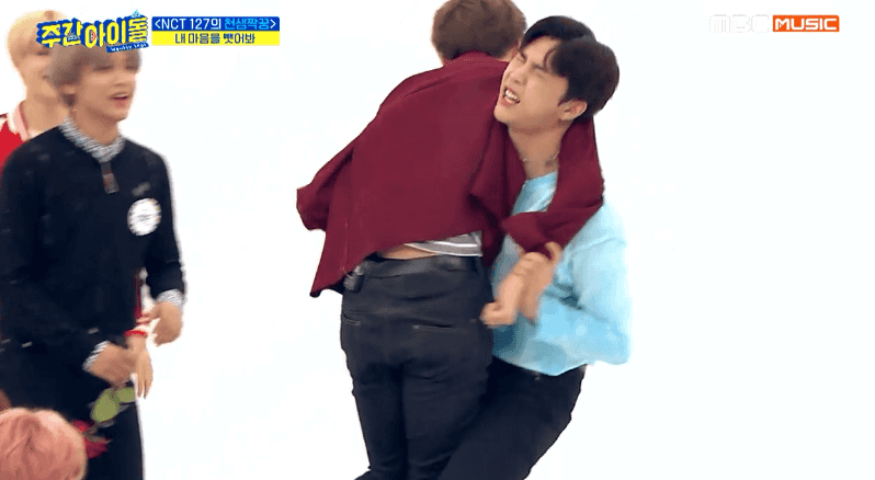 [움짤] ‘주간아이돌’ NCT 127 마크의 운명의 짝꿍은? “나 상처받기 싫어”