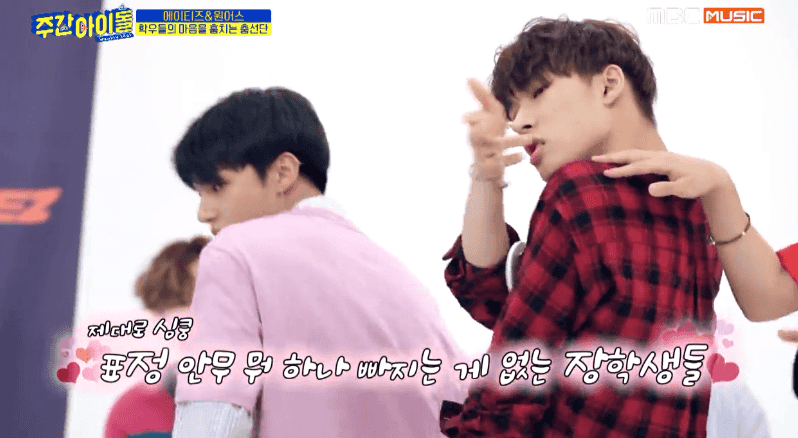 [움짤] ‘주간아이돌’ 에이티즈X원어스, 랜덤 플레이 춤 선 자랑 ‘심쿵’