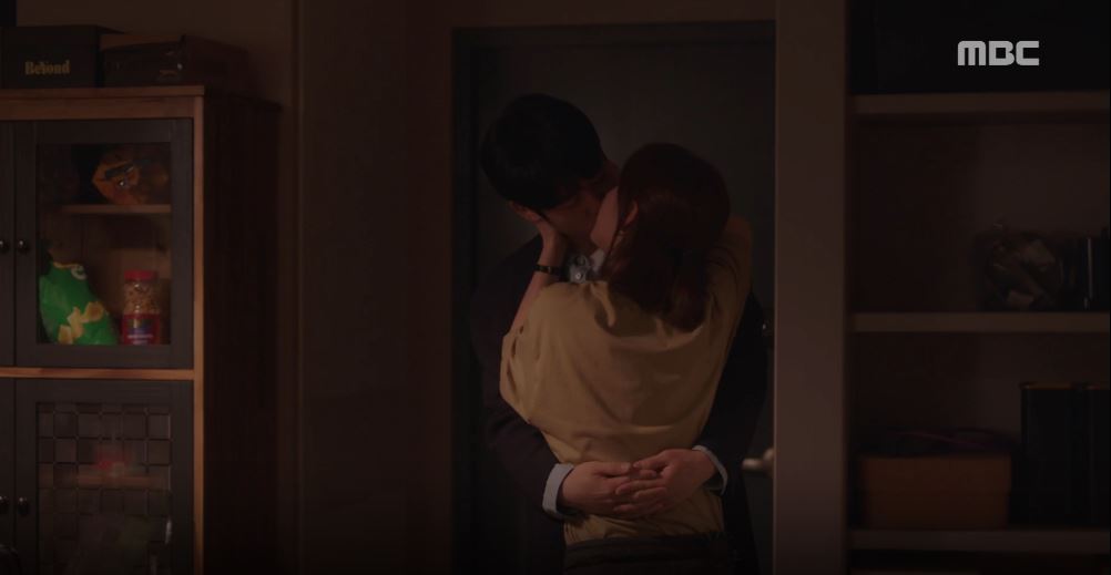 ‘봄밤’ 정해인, 한지민 향해 한달음에 달려가 ‘달콤한 키스’