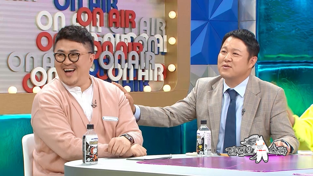 '라디오스타' 김승현, 녹화 중 여자친구 향한 하트시그널?! 딸의 솔직 반응까지!