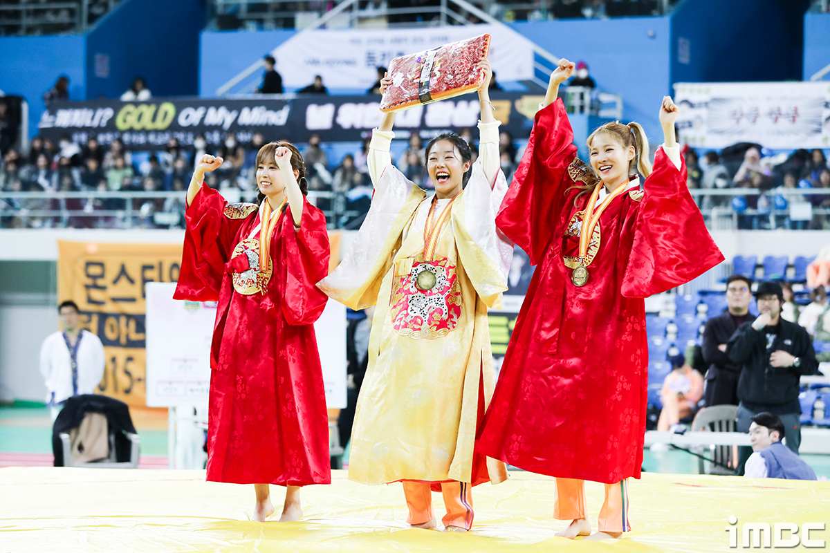 [독점] '2020 설특집 아육대' 금메달 아이돌 #체리블렛 (女씨름)