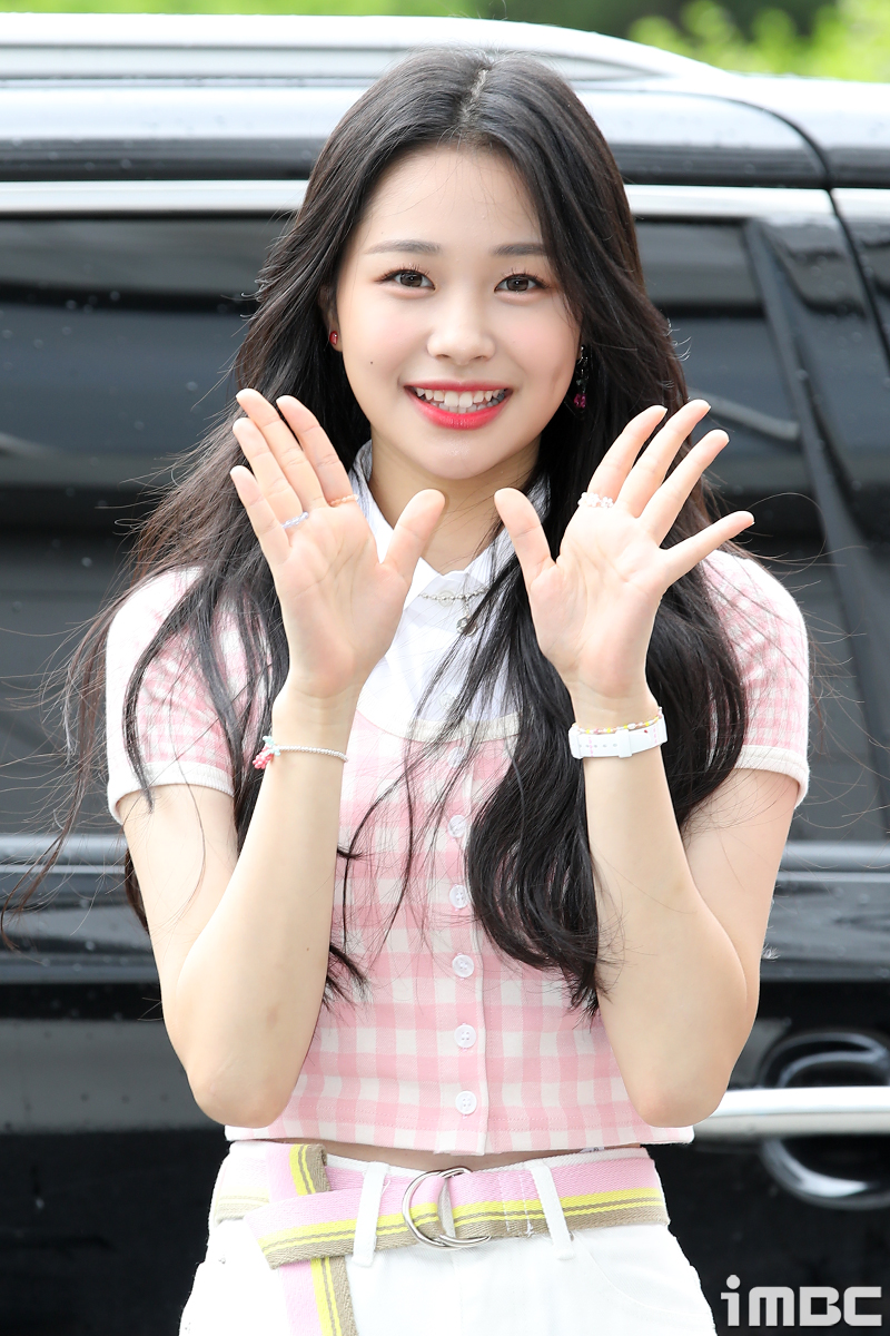 위클리 지한 포토] 위클리 지한, 치명적인 귀여움