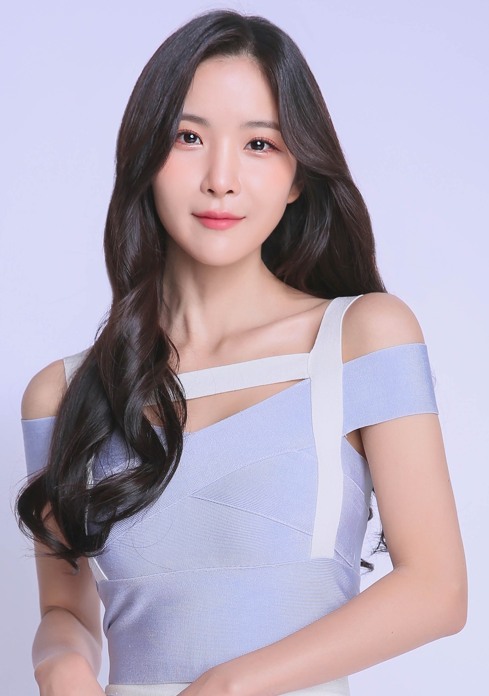 레인보우 출신 조현영, '연애는 귀찮지만'에서 스튜어디스로 변신  