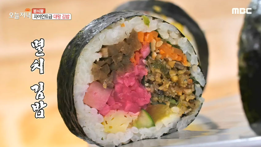 잘 말아줘♪ 잘 눌러줘♬ 인심이 넘치는 대왕 김밥! | MBC연예 | 만나면 좋은 친구 MBC 잘 말아줘♪ 잘 눌러줘♬ 인심이 넘치는 대왕 김밥!