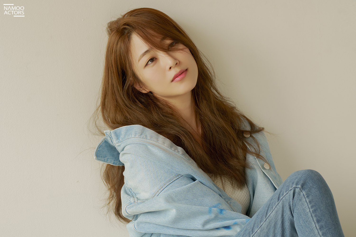 김효진, '퍼스트룩' 화보 공개...‘카리스마→시크’ 독보적 아우라 발산
