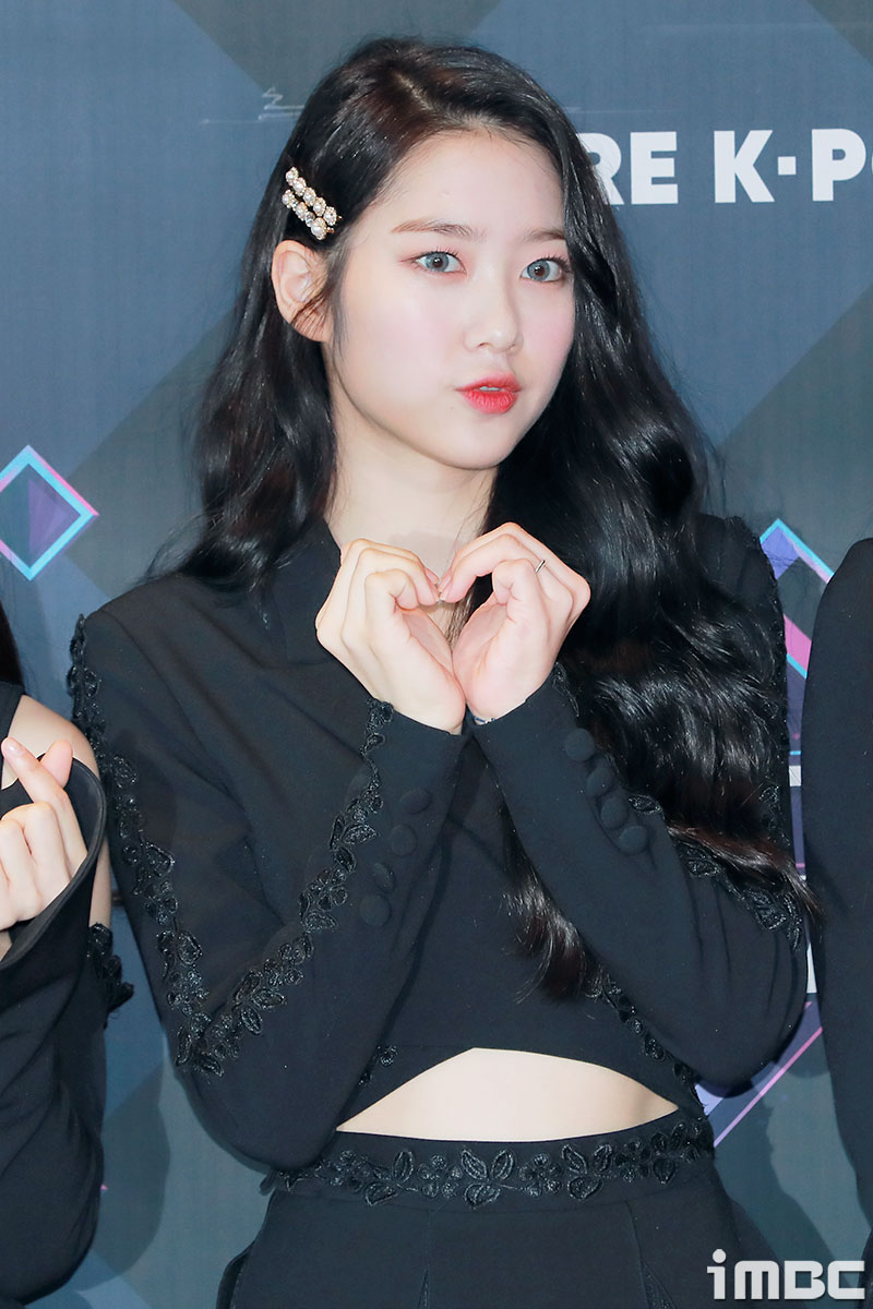 오마이걸 지호, 부상으로 이번 주 스케줄 중단 "발 헛디뎌"