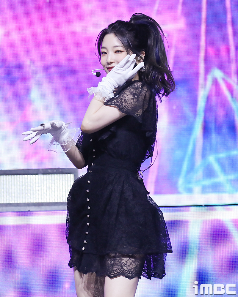 [포토] 로켓펀치 연희, '모두가 반할 뉴트로 포인트~'