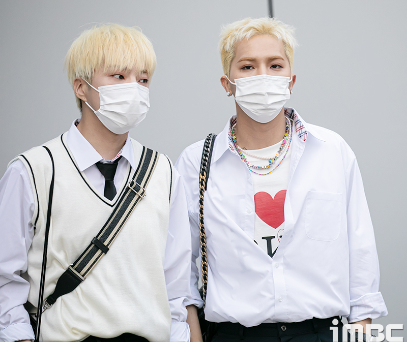 [포토] 강승윤 송민호, 노랑 너랑 듀엣 | MBC연예 | 만나면 좋은 친구 MBC [포토] 강승윤 송민호, 노랑 너랑 듀엣